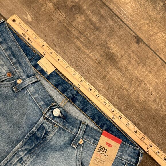 NWT Levi's Men's 501 Original Fit Light wash Jeans Size 36x32 - Picture 6 of 9